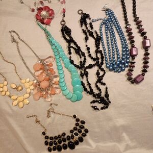 Elegant Black and Gold Necklace